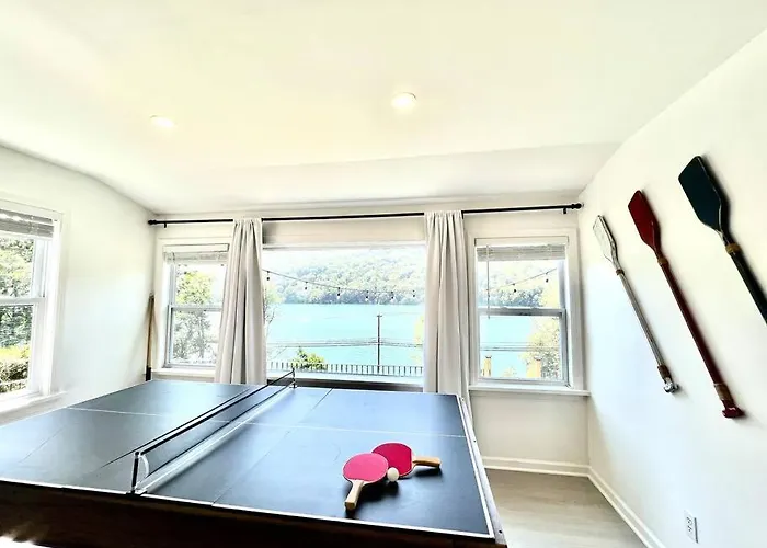 Blue House, King Bed, Grill, Pool Table, Air Hockey, Ping Pong