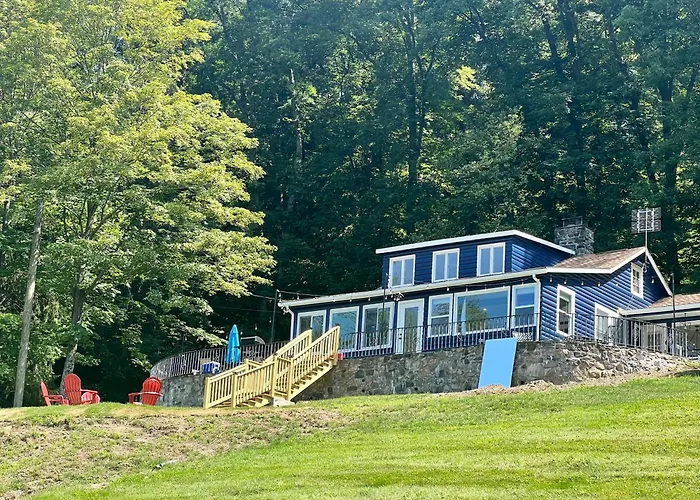 Blue House, King Bed, Grill, Pool Table, Air Hockey, Ping Pong