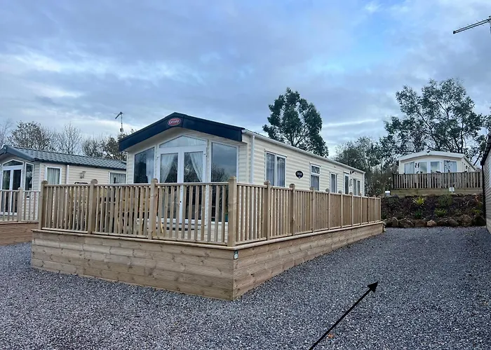Lake View Holiday Home - Fishing Lakes, Heated Outdoor Swimming Pool 500Yrds On Sister Park , Pool Open May To September