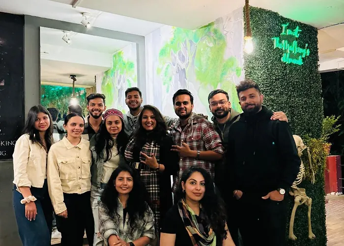 Guest house: The Mad King'S House & Cafe