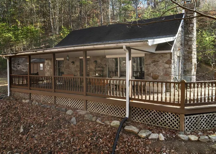 Rustic Retreat W Kitchen & Deck