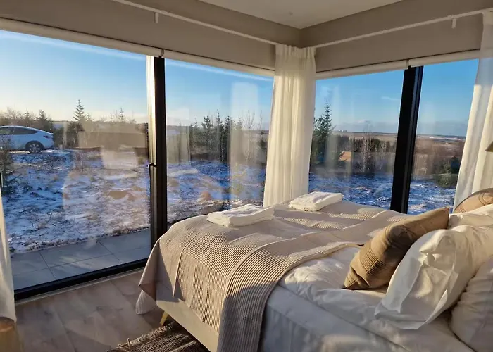 The Glass House - Northern Lights Hideout
