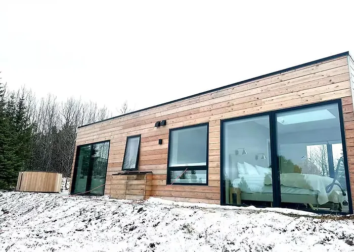 The Glass House - Northern Lights Hideout