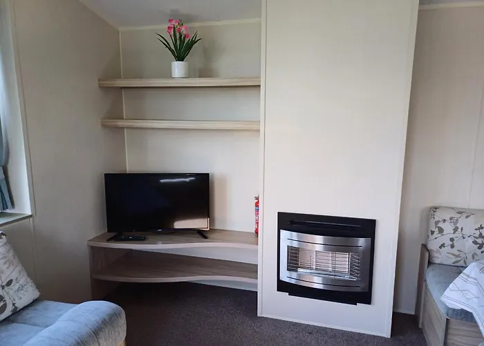 3 Bedroom Caravan - Sleeps 8 Parking Pets Beach