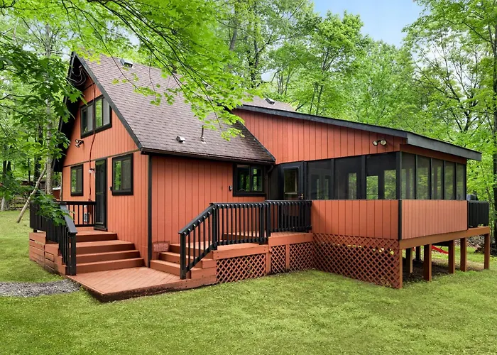 Cozy Chalet W Forest Views & Hot Tub