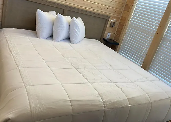 064A Brand New Peaceful Chalet With Loft & King Bed Near Grand Canyon South Rim