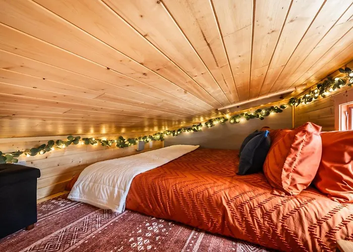 Luxury Glamping Tiny Haven, Firepit & Grill