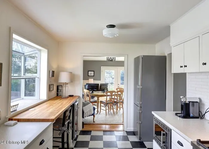 3 Bedroom Beach Oasis - Hot Tub - Pet Friendly