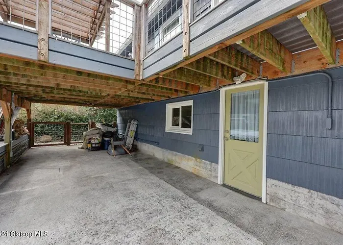 3 Bedroom Beach Oasis - Hot Tub - Pet Friendly