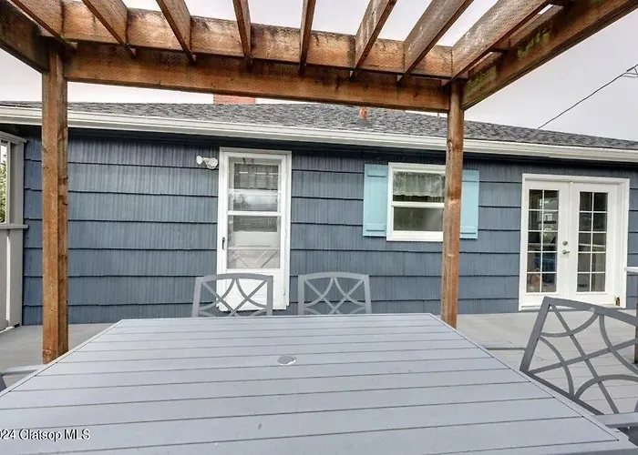 3 Bedroom Beach Oasis - Hot Tub - Pet Friendly