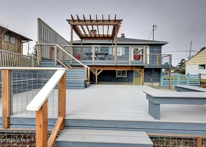 3 Bedroom Beach Oasis - Hot Tub - Pet Friendly