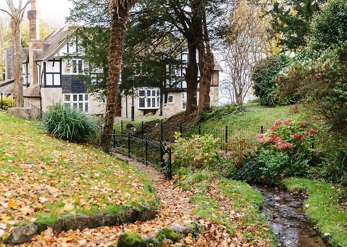 Luccombe Chine House - Rare Find - Spectacular Secluded Coastal Manor, Breathtaking Ocean Views Short Drive To Shanklin Or Ventnor Beach - Near Shanklin Old Village