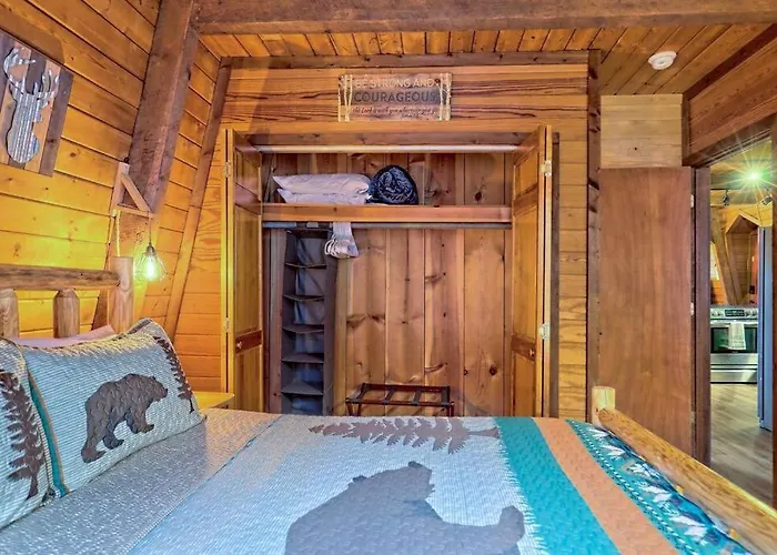 Near Downtown Helen - Hottub, Sauna, Game Room, Fire Pit