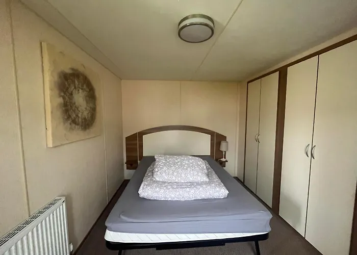 Caravan - Sleeps 6 - Pets Ok - Parking