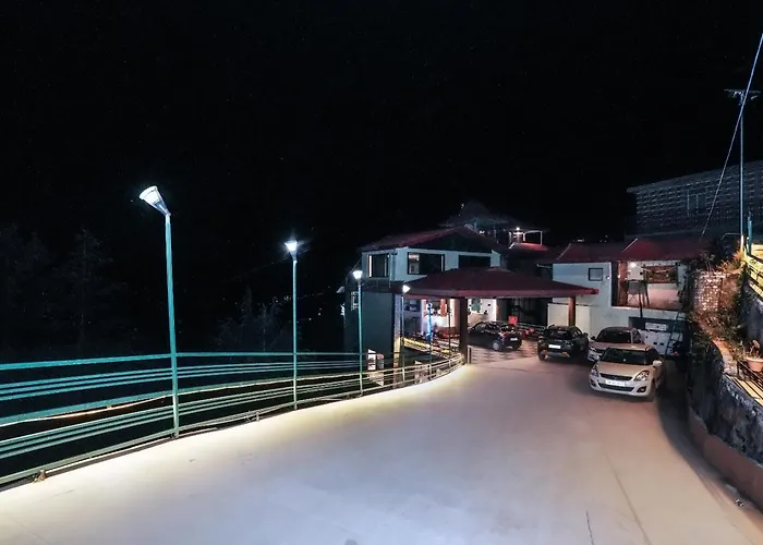 Family Hotel: Nature Valley View Resort Mashobra !! Luxury Choice !! Gaming Zone !! Open Terrace !! Big Parking