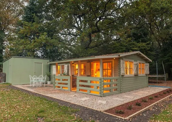 Family Friendly Sunny Log Cabin