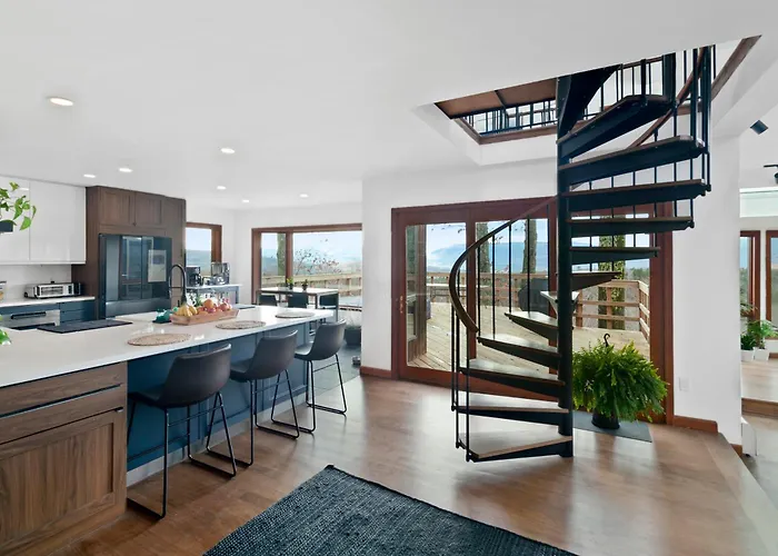5 Star Gorgeous Cliffside Chalet With Panoramic Views