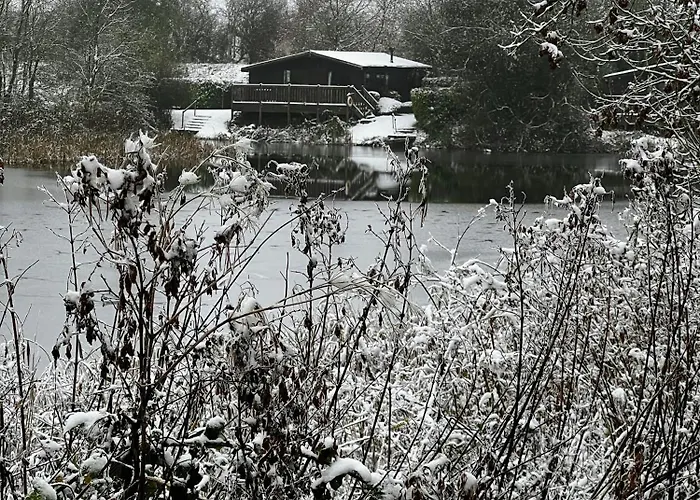 'Little Grebe' - Secluded Rustic Lodge - Fishermans Delight.