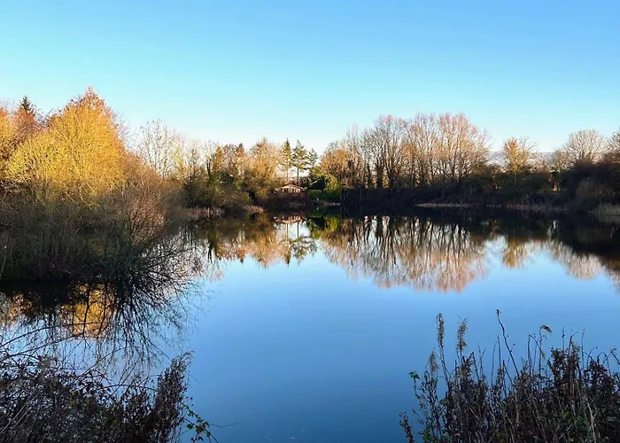'Little Grebe' - Secluded Rustic Lodge - Fishermans Delight.