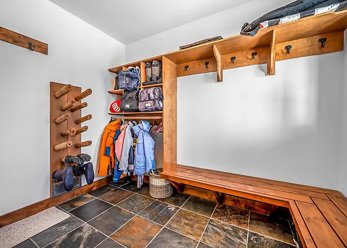 Inuksuk Lodge - 4800 Sq Ft Of Big White Excellence!
