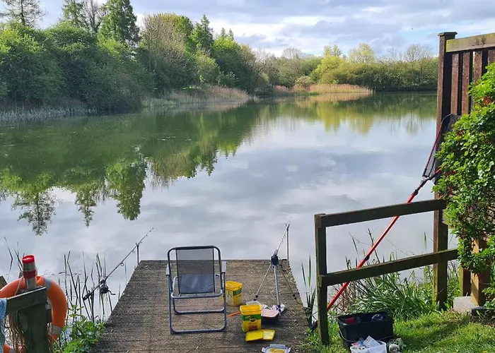 'Little Grebe' - Secluded Rustic Lodge - Fishermans Delight.