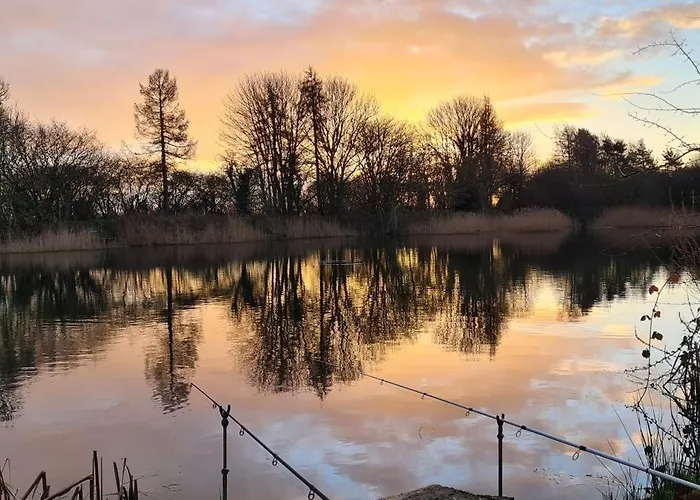 'Little Grebe' - Secluded Rustic Lodge - Fishermans Delight.