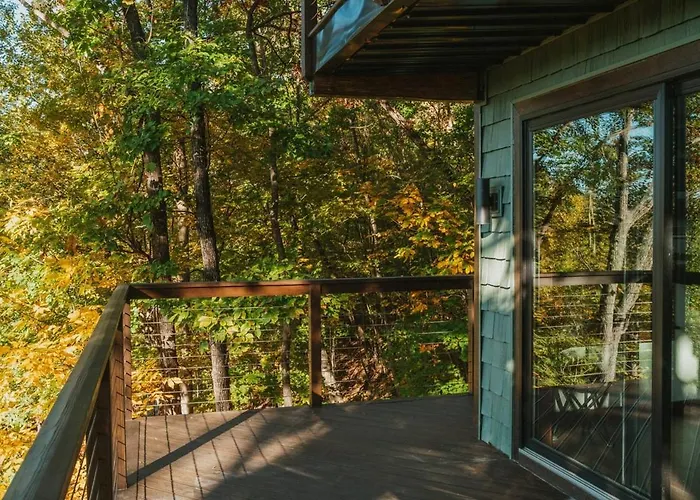 Cloudpointe Retreat Treehouse