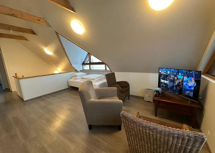 Lodge Borgarbrekka In Lon South East Of Iceland - Birta Rentals