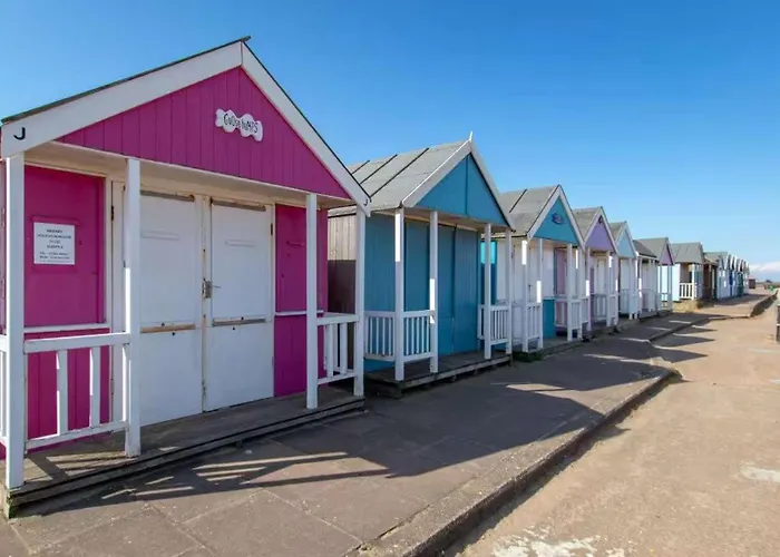 2Bed Caravan Sleeps 6- Beach Access Pets Parking