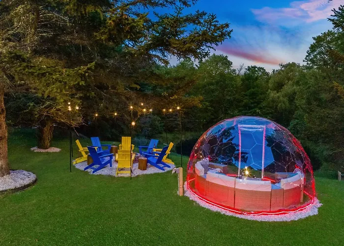 The Lazy Bear Cabin Dome Hot Tub Sauna & More