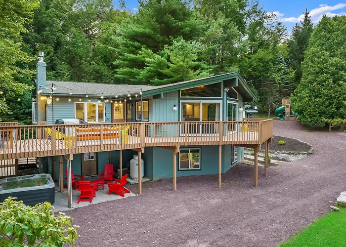 The Lazy Bear Cabin Dome Hot Tub Sauna & More