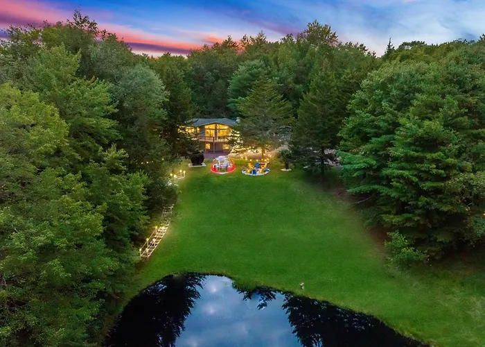 The Lazy Bear Cabin Dome Hot Tub Sauna & More