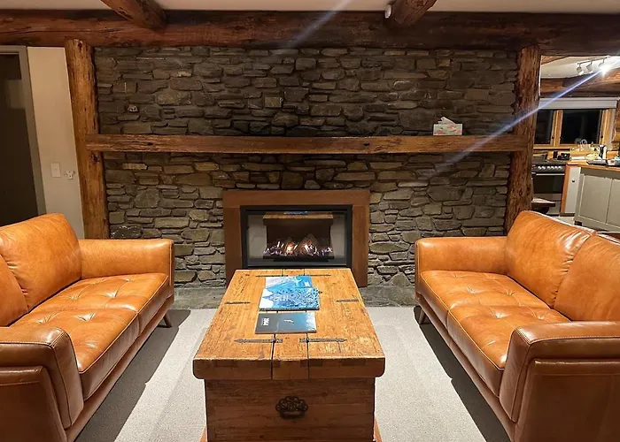 Large Ski Club Style Lodge, Views, Walk To Town