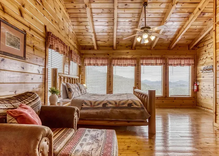 The Majestic View, Hot Tub, Mtn Views, Wifi, 560 Free Tickets Each Paid Day