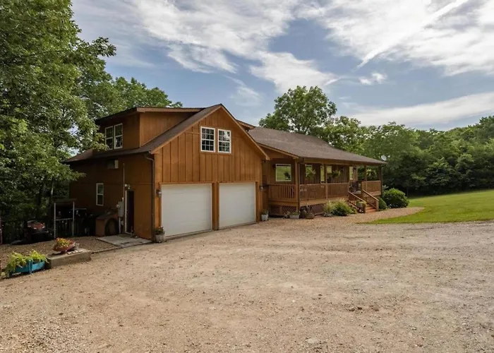 5 Bed Mountain View Retreat On 8 Acres Near Town
