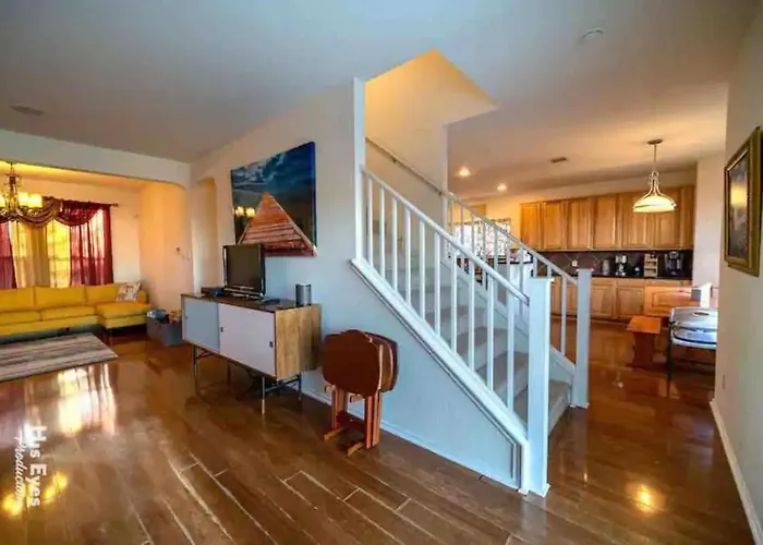 Hill Country Beauty In Red Beautiful Large Home! Very Spacious!