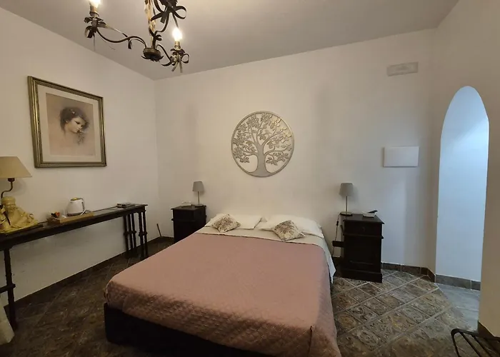 Hotel Con Piscina La Cicogna