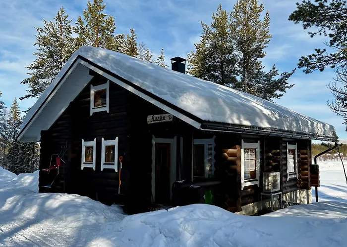 Ruska 2, Yllaes, Aekaeslompolo, Lapland - Log Cabin With Lake And Fell Scenery