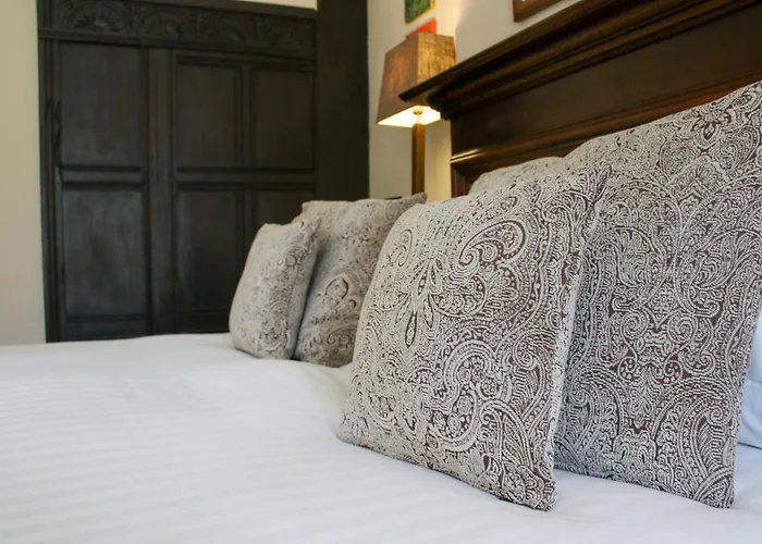 Rollestone Manor B&B And Restaurant