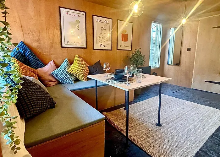 The Pinewood Cabin With Firepit & Bbq