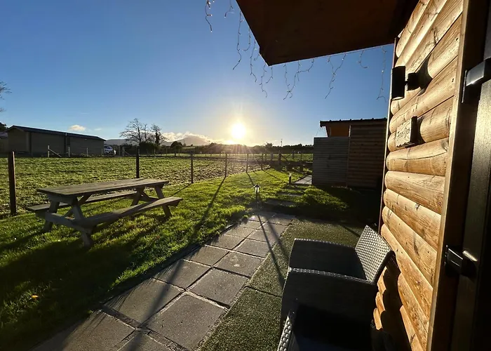 Mourne Meadow Cabins- Foxes Den