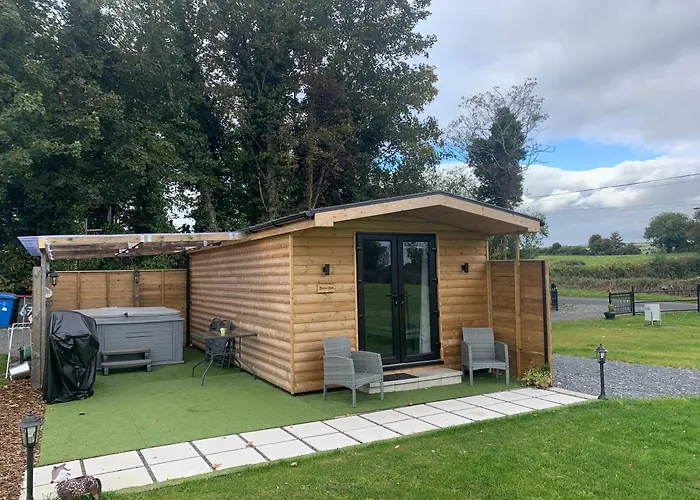 Mourne Meadow Cabins- Foxes Den