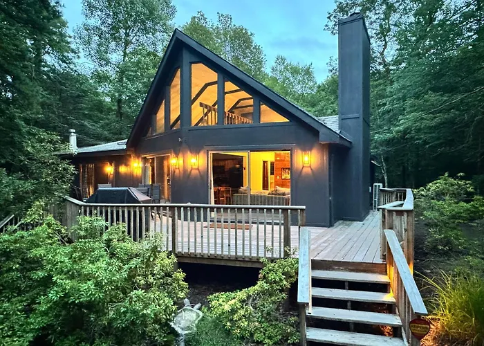 Luxe Lake Harmony Home, Game Room, Firepit, Deck