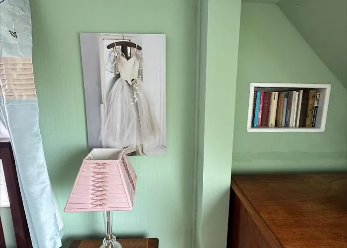 Springfield Oaks Cottage