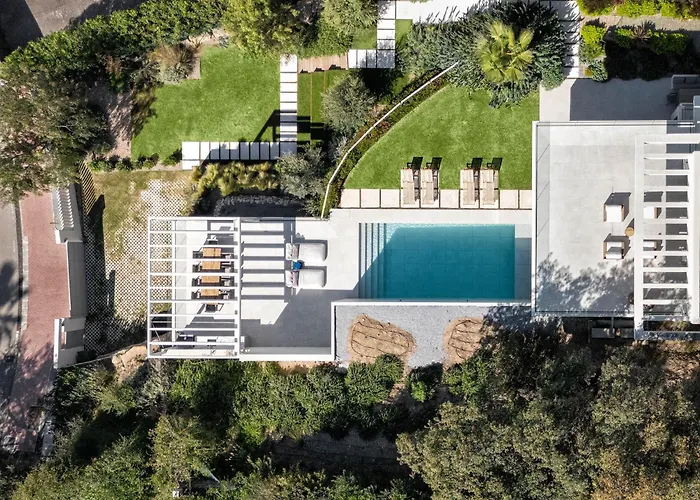 Luxury Villa Alma Pool, Garden & Parking