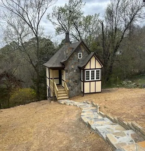 Woodland Retreat At Tudor Suites