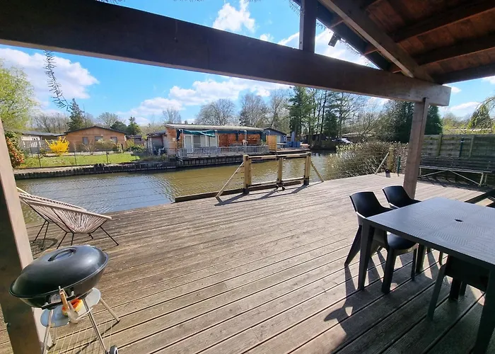 Le Canard - Rust Aan Het Water