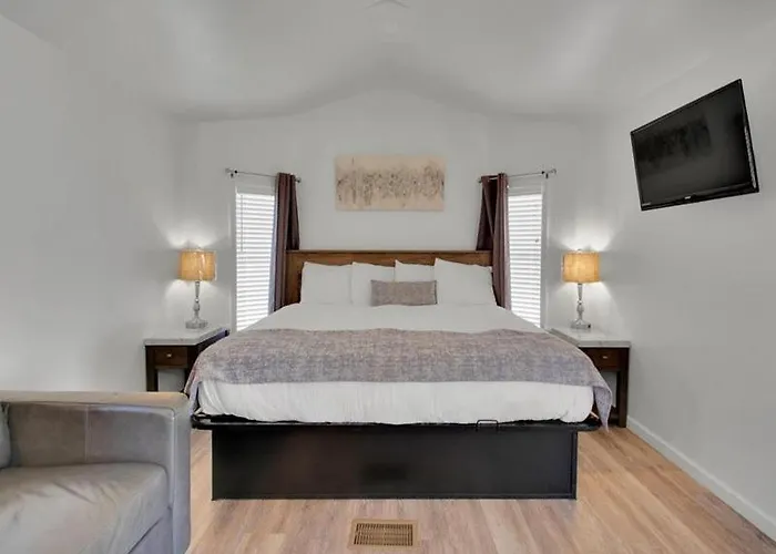 Studio Model Home With Parking