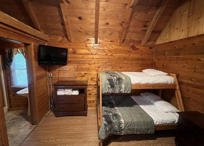 Homey Cabin With Mountain Views