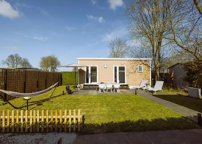 Prachtig nieuw chalet met tuin op De Friese Wadden